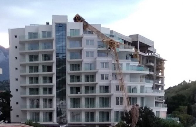 Vjetar oborio kran na gradilištu hotela u Petrovcu