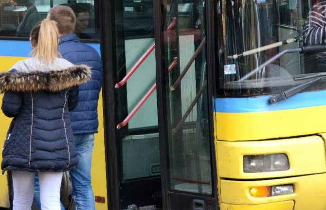 Beograd: Manijak izvadio polni organ u autobusu i krenuo da se trlja o putnicu