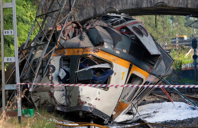Španija: Voz za 150 putnika izletio iz šina, ima mrtvih