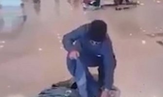 Pakistan: Otkazali mu let, on zapalio svoj prtljag na aerodromu (VIDEO)