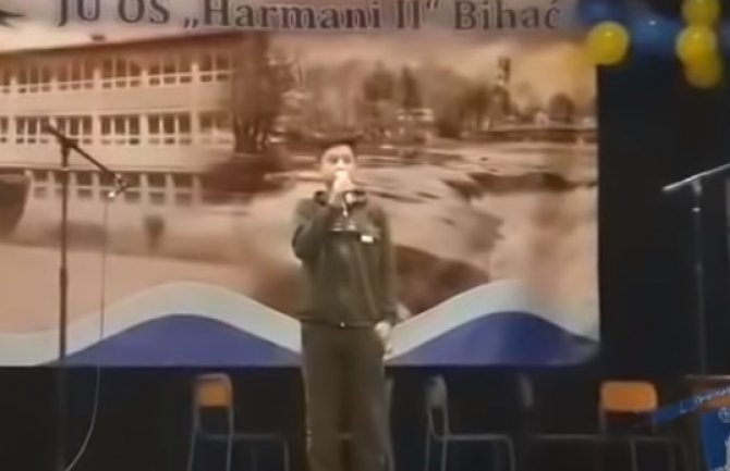Bihać: Dječak iz Avganistana otpjevao pjesmu 