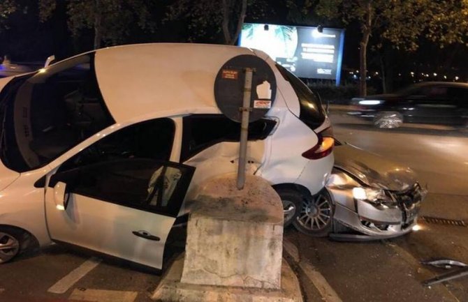 Podgorica: U sudaru dva vozila jedno lice povrijeđeno