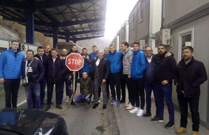 Rampa za sportiste: Košarkaši Partizana zaustavljeni na Jarinju