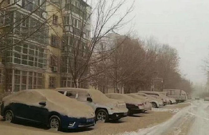 U Kini pao žuti snijeg (FOTO)(VIDEO)