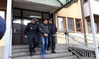 Produžen pritvor Pazarcu koji je pretukao bivšu suprugu u dvorištu škole