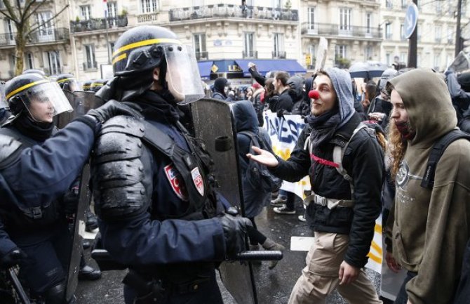 Francuska: Više od 700 srednjoškolaca privedeno zbog protesta