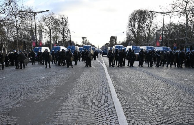Pariz: I sjutra oklopna vozila i 8.000 policajaca