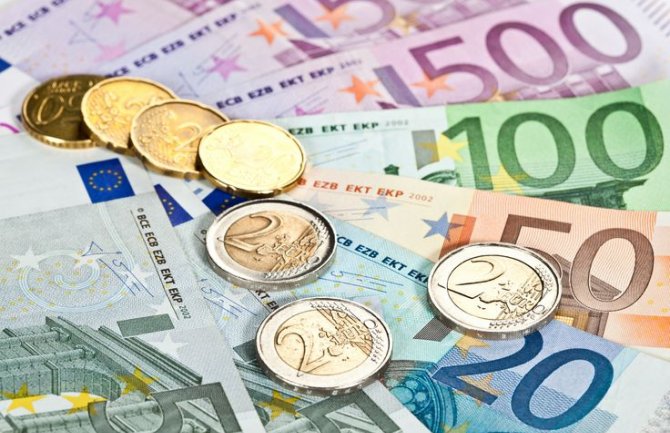 Vlada Španije povećava minimalnu platu za 22 %, iznosiće 900 eura