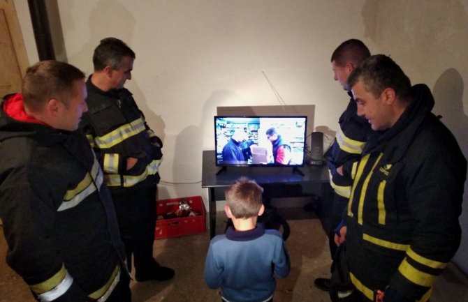 Vatrogasci iz Nikšića ispunili 6-godišnjem dječaku novogodišnju želju