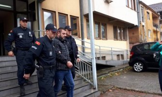 Saslušan vještak: Alihodžić suprugu udario najmanje 17 puta motkom u dvorištu škole