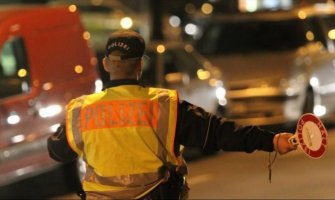 Bosanac bez vozačke vozio više od 200km/h, policija odustala od potjere