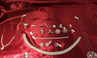 Carinici na aerodromu u Skoplju spiječili šverc nakita vrijedan skoro pola miliona eura