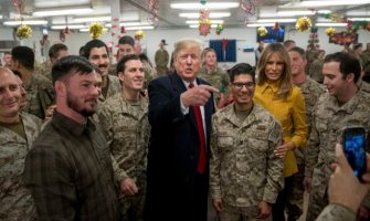 Donald i Melanija u iznenadnoj posjeti američkim vojnicima u Iraku (FOTO)