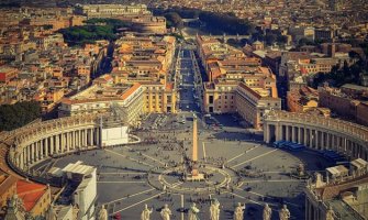 Vatikan: Znali za gole selfije biskupa bliskog papi