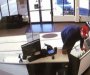 Neuspjeli pokušaj pljačke: Lopov ostao bez pantalona (VIDEO)