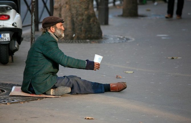 Veliki broj beskućnika na ulicama Pariza
