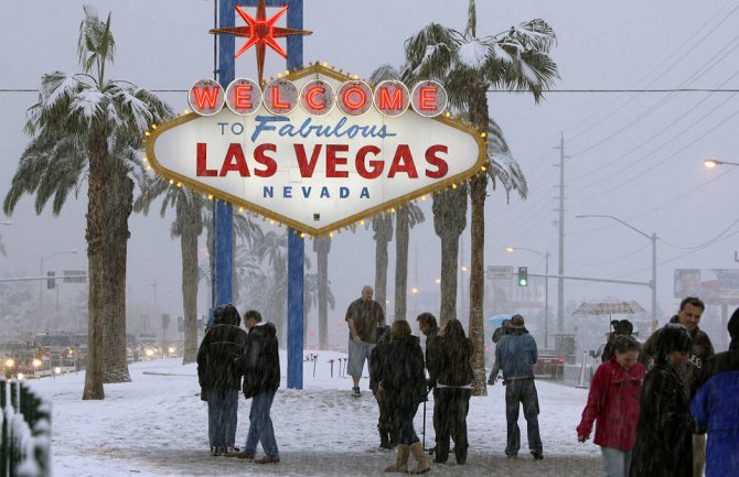 U Las Vegasu prvi snijeg na cesti nakon dugo vremena