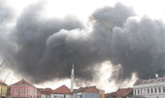 Crni dim iznad Tuzle, požar na velikoj pijaci, velika materijalna šteta