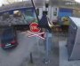 Šokantan snimak iz Mladenovca: Izbjegnuta tragedija, na semaforu crna kesa (VIDEO)