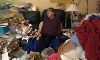30 godina nije čistila svoj stan: Preskakala vreće sa smećem da bi došla do mjesta za odmor  (FOTO)