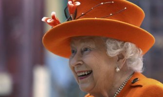 Kraljica počela da koristi Instagram, objavila prvu fotografiju