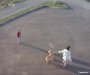 Jeziv snimak iz BiH: Žena ispred djeteta hladnokrvno objesila psa lutalicu (UZNEMIRUJUĆI VIDEO)