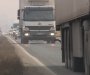 Migrant spriječen da izađe iz Srbije sakriven ispod šasije kamiona