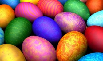 Farbanje jaja: Crvena simbolizuje ljubav i dobrotu, žuta radost i sreću