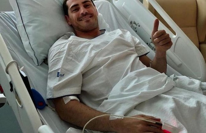 Kaslijas se javio iz bolnice posle srčanog napada, a okačio je i fotku na Instagramu (FOTO)  