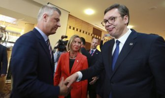 Mediji:  Hladno rukovanje Vučića i Tačija u Tirani