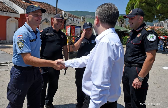 Zajedničke policijske patrole Crne Gore, Srbije i Hrvatske ulivaju povjerenje turistima i doprinose većoj bezbjednosti 