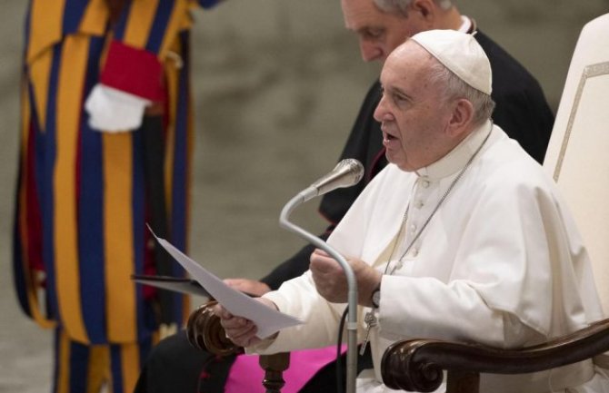 Papa se pomolio za Amazoniju: Da požari ubrzo budu lokalizovani