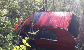 Povrijeđen Podgoričanin u saobraćajnoj nesreći, automobil sletio s puta