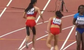 Hit na internetu: Kineskinje na SP trčale štafetu u suprotnom smjeru(VIDEO)