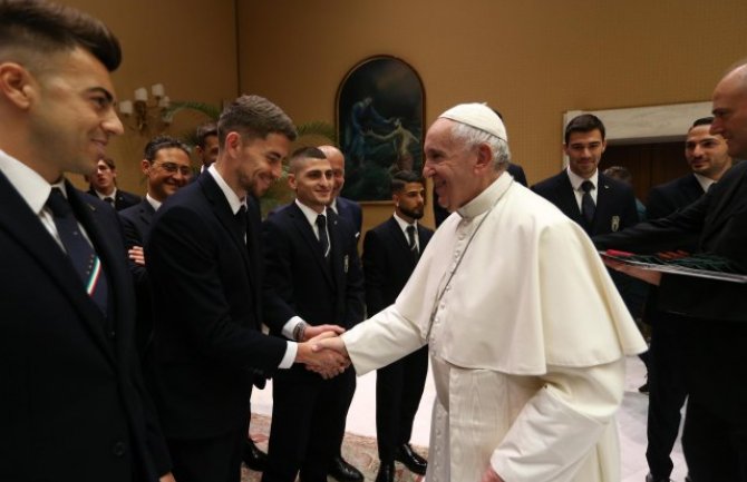 Papa primio italijansku fudbalsku reprezentaciju 
