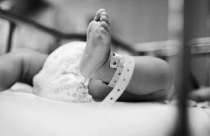 Maloljetnica se porodila u stanu, pa ubila novorođenče: U svemu joj pomagala majka