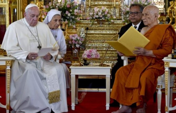 Papa: Narodi u velikoj mjeri zavise od toga kako našoj djeci garantujemo dostojanstvenu budućnost