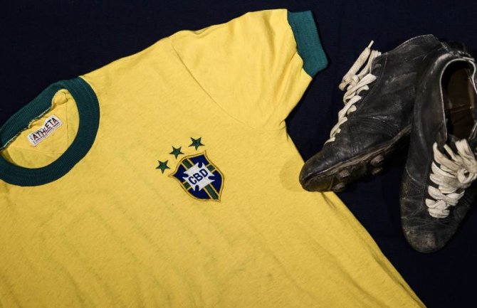 Dres u kom je Pele odigrao poslednju utakmicu prodat za 30.000 eura