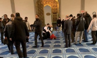 London: Muškarac izboden nožem u džamiji, osumnjičeni uhapšen