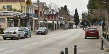 Puste ulice Tuzi: Tri hiljade paketa pomoći za domaćinstva od Vlade; Nimanbegu: Nijeste sami (FOTO)