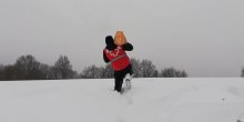 Volonteri Crvenog krsta neumorni: Pomoć nose i kroz snijeg, nema prepreka(FOTO)