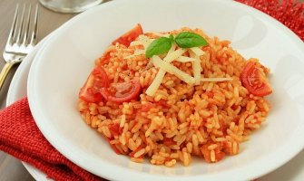 Rižoto sa paradajzom na mediteranski način 