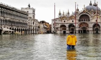 Visoka plima poplavila Veneciju, četvrtina grada pod vodom (VIDEO)