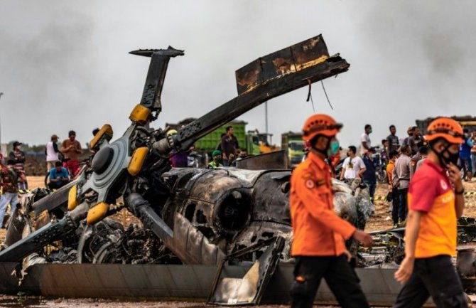 Troje poginulih u padu helikoptera u Indoneziji