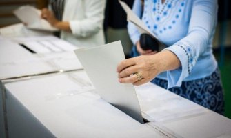 Sjutra u Srbiji izbori, pravo glasa ima više od 6,5 miliona birača