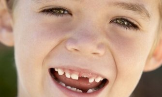 Stručnjaci poručuju da ne bacate dječije mliječne zube: Jednog dana mogu da spasu život ako zatreba