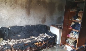 Bijelo Polje: Požar na kući, izgorjela jedna soba i dio krova (FOTO)