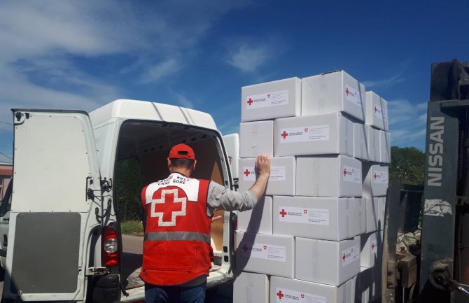 Podijeljeno osam hiljada humanitarnih paketa širom Crne Gore
