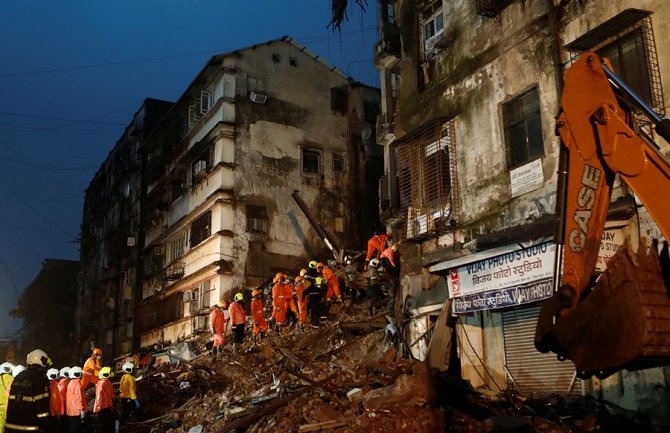 Obilne kiše dovele do urušavanja zgrade u Mumbaju