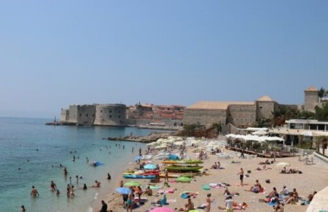U Hrvatskoj živnula sezona: Plaže poprilično dobro popunjene
